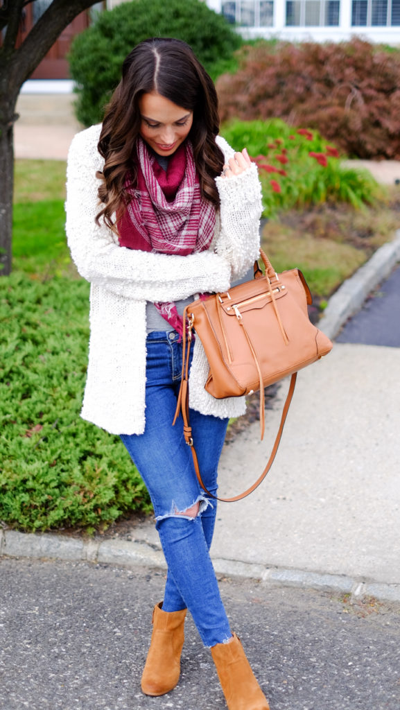 burgundy-scarf-and-cardigan-outfit