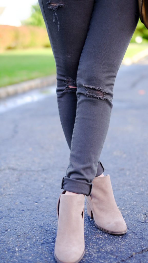 olive-green-jeans-and-taupe-booties
