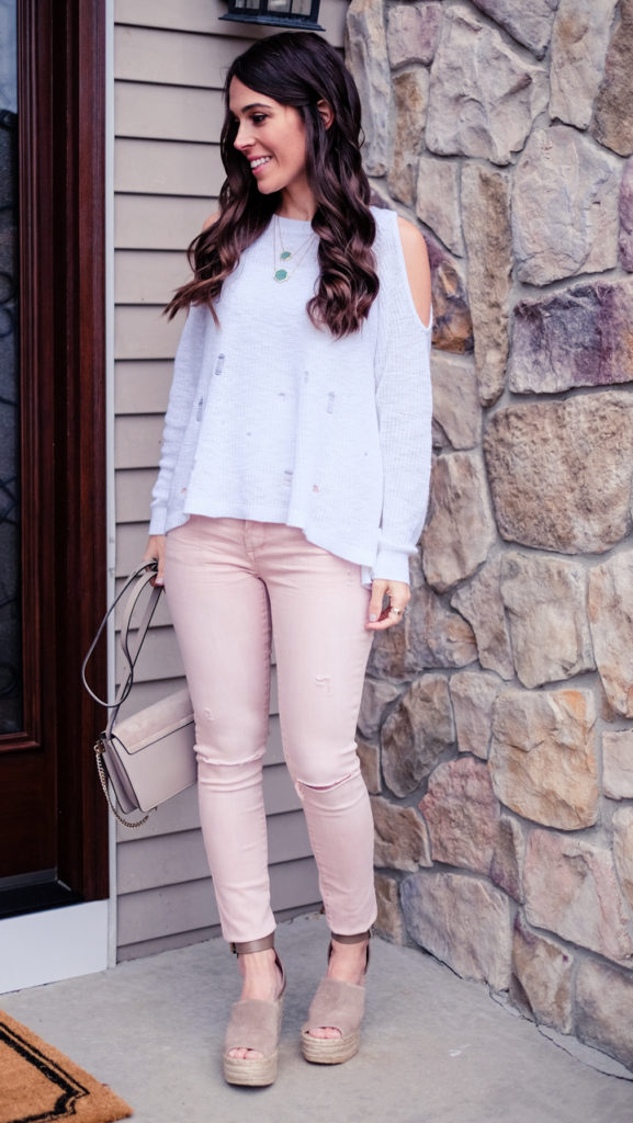 Blush pink jeans outfit