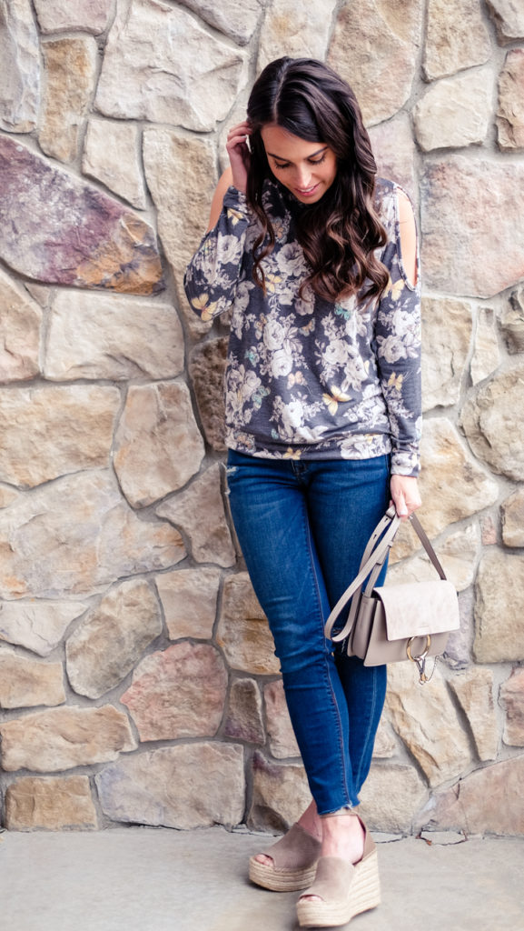 easy casual outfit floral sweatshirt