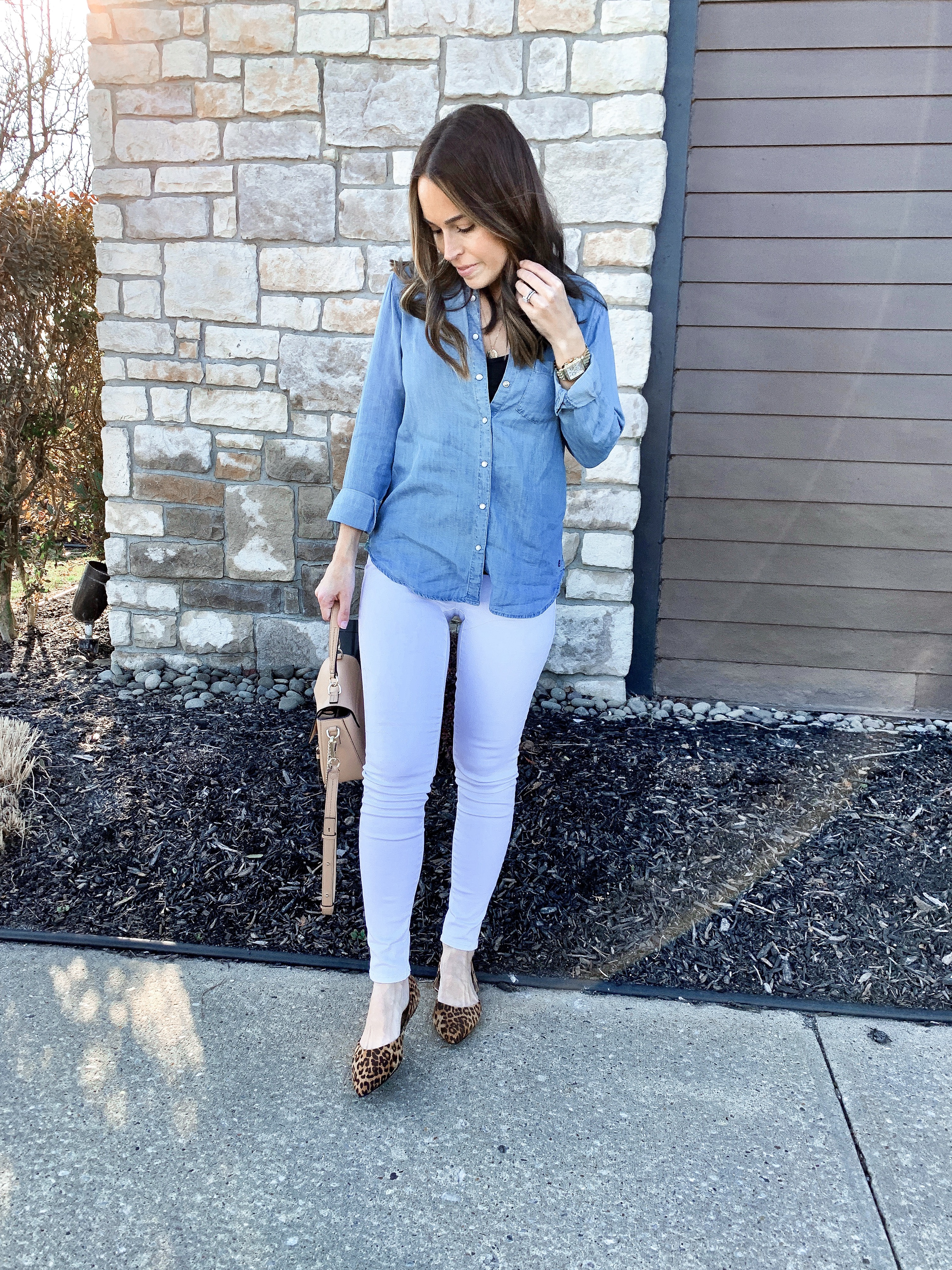 Video) Denim Button-Up Shirt, White Skinny Jeans, Leopard Flats