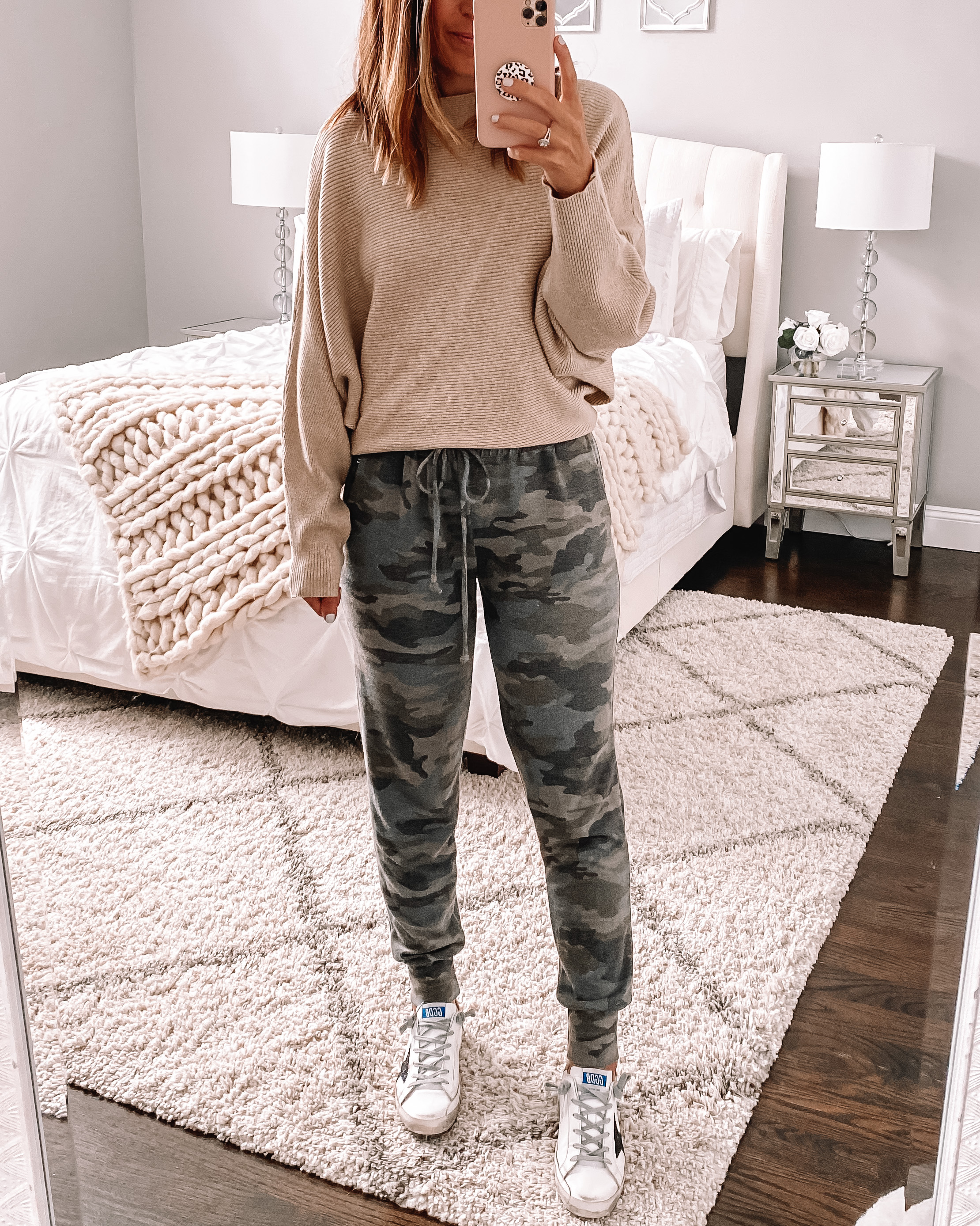 joggers and sneakers outfit